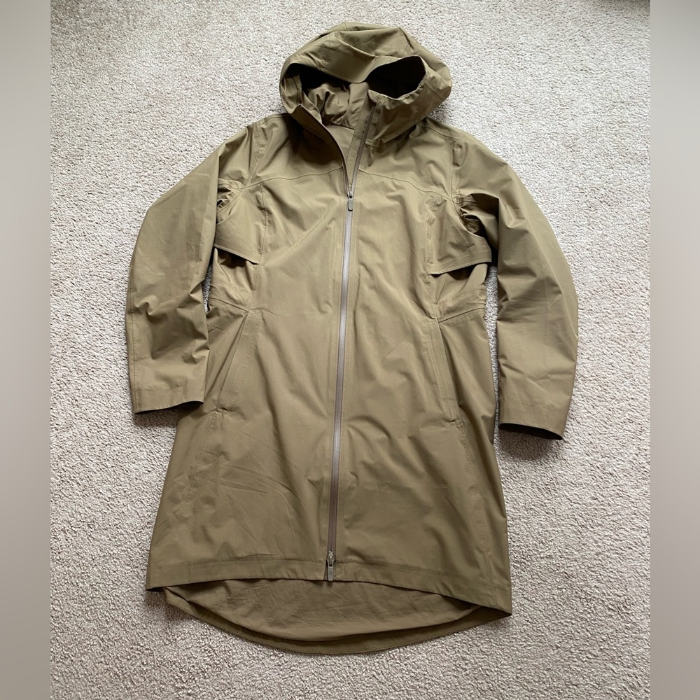 Lululemon Rain Rebel Jacket- size 8